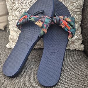 Havaianas Women's Blue Floral Sandals SIZE 9.5